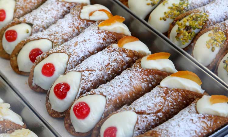 cannoli sicily street food